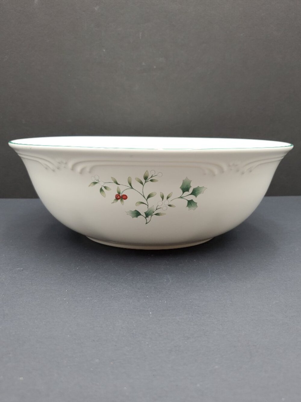 Pfaltzgraff Winterberry Large Round Serving Bowl Holly Berries Vegetable Bowl